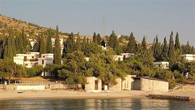 12 yıldır boş kalan tatil köyü satışa çıkartılıyor