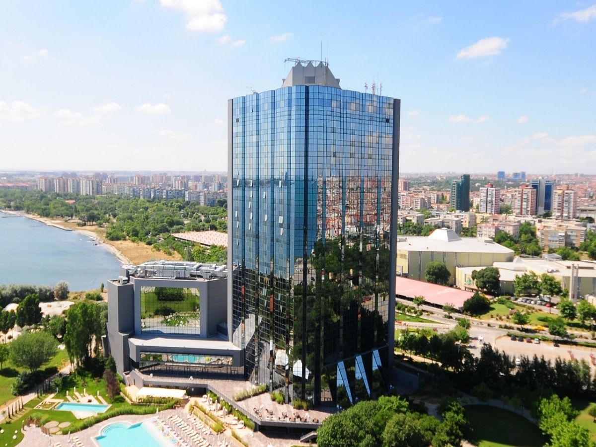 Sheraton İstanbul Ataköy’den sonbahara özel müzik ve lezzet buluşmaları