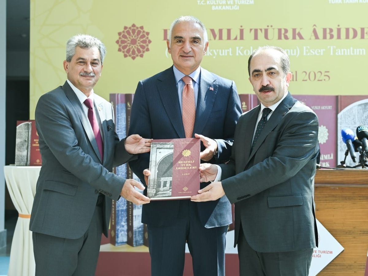 Dokuz ciltlik 'Resimli Türk Âbideleri' okurlarla buluştu