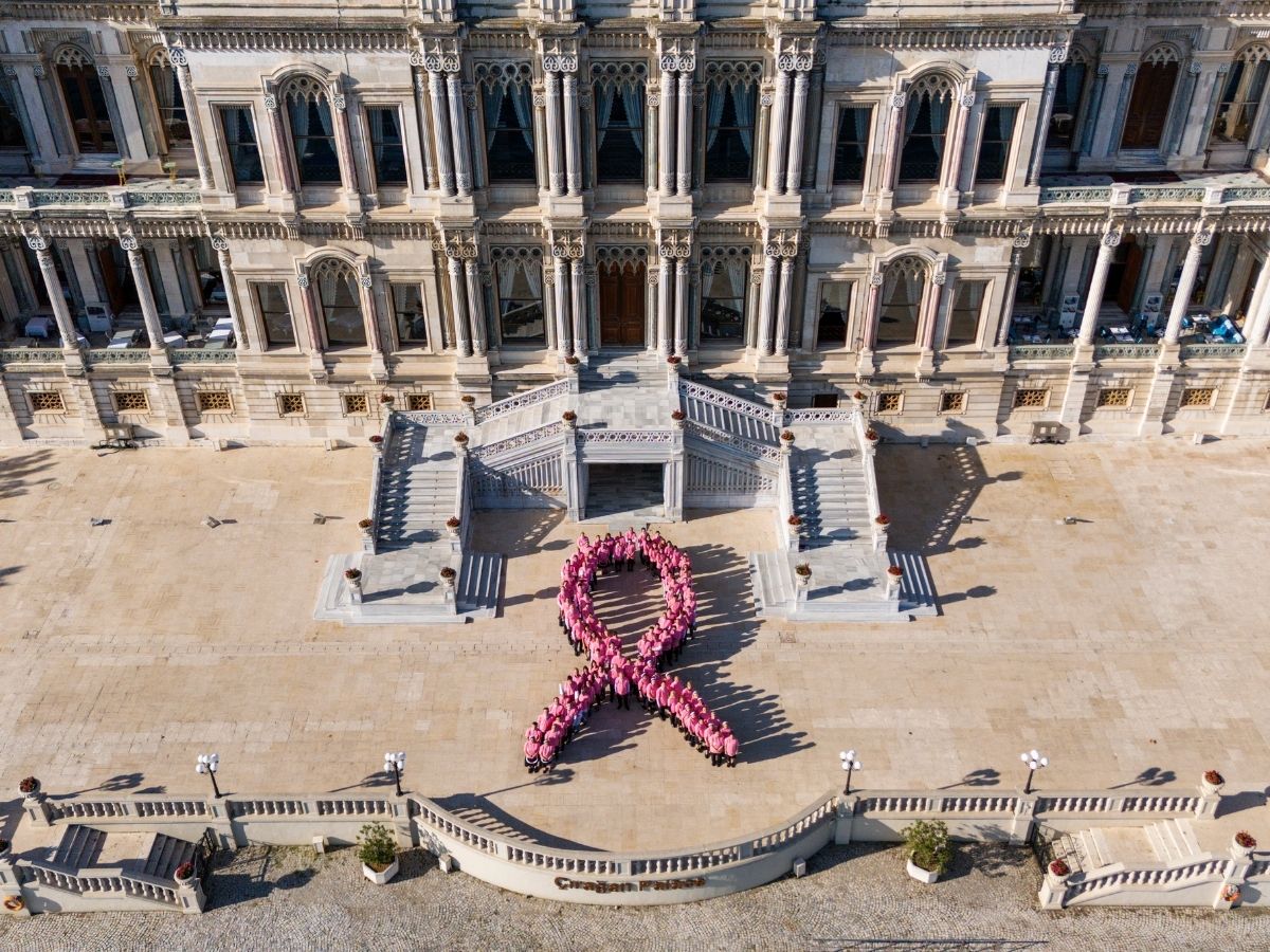 Çırağan Palace Kempinski İstanbul ve MEMEDER meme kanseri farkındalığı için el ele 