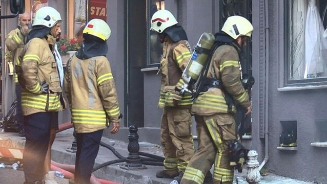 3 katlı otelde yangın paniği!