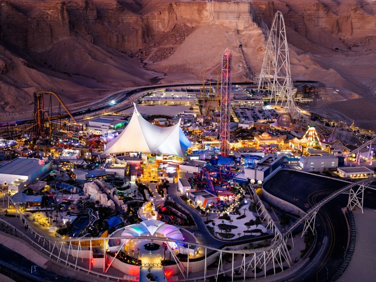 Suudi Arabistan çölüne adrenalin dolu iki yeni park: Aquarabia ve Six Flags