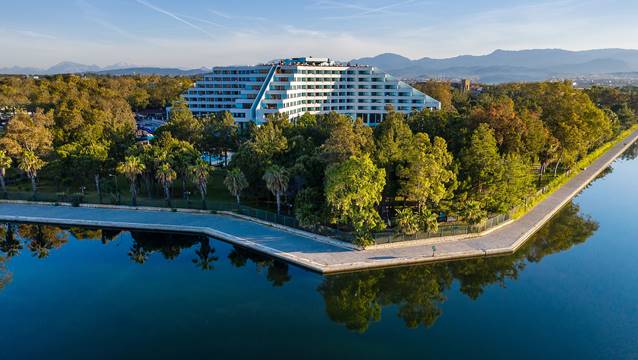  5. otelini Side’de açıyor