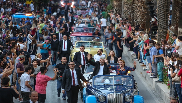 53. Uluslararası Antalya Film Festivali görkemli bir kortejle başladı