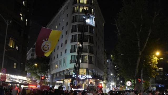 ABD'li turistin İstanbul'da korkunç intiharı!