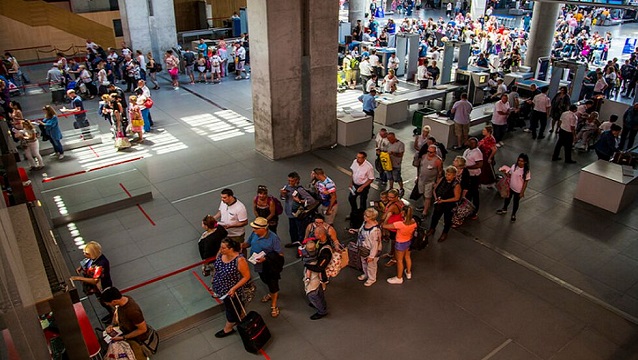 Ağustos ayında turistik bölgelerdeki havalimanları ne kadar yolcu ağırladı?