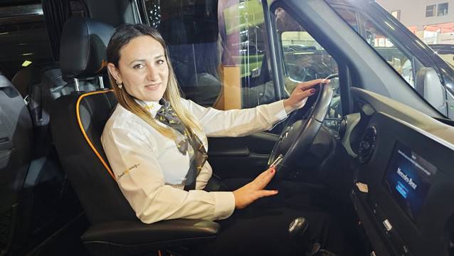 Aksu Tur’da yenilikler devam ediyor… Turizm taşımacılığına kadın eli değiyor