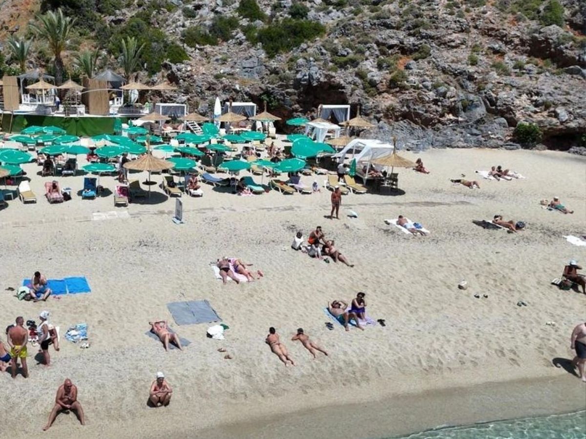 Alanya’da sıcaklık yükseldi plajlarda yaz ruhu başladı