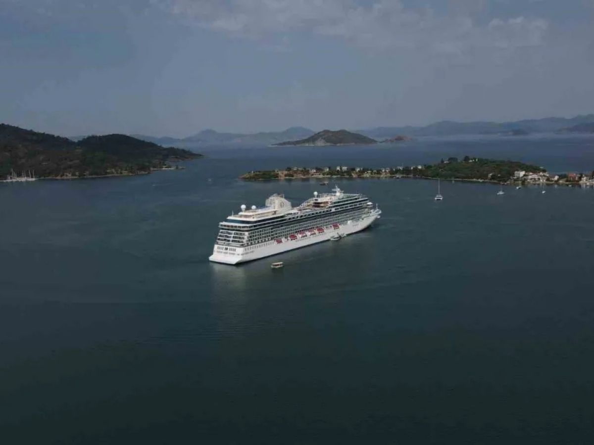 Fethiye'de kruvaziyer sezonu açıldı: Allura 1160 yolcusuyla geldi