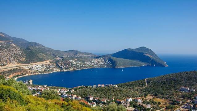 Antalya'da 30 milyon liraya icradan satılık otel arazisi!