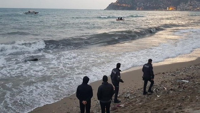Antalya'da alkollü denize giren turist hayatını kaybetti