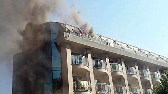 Antalya'da otel yangını... 14 kişi hastaneye kaldırıldı