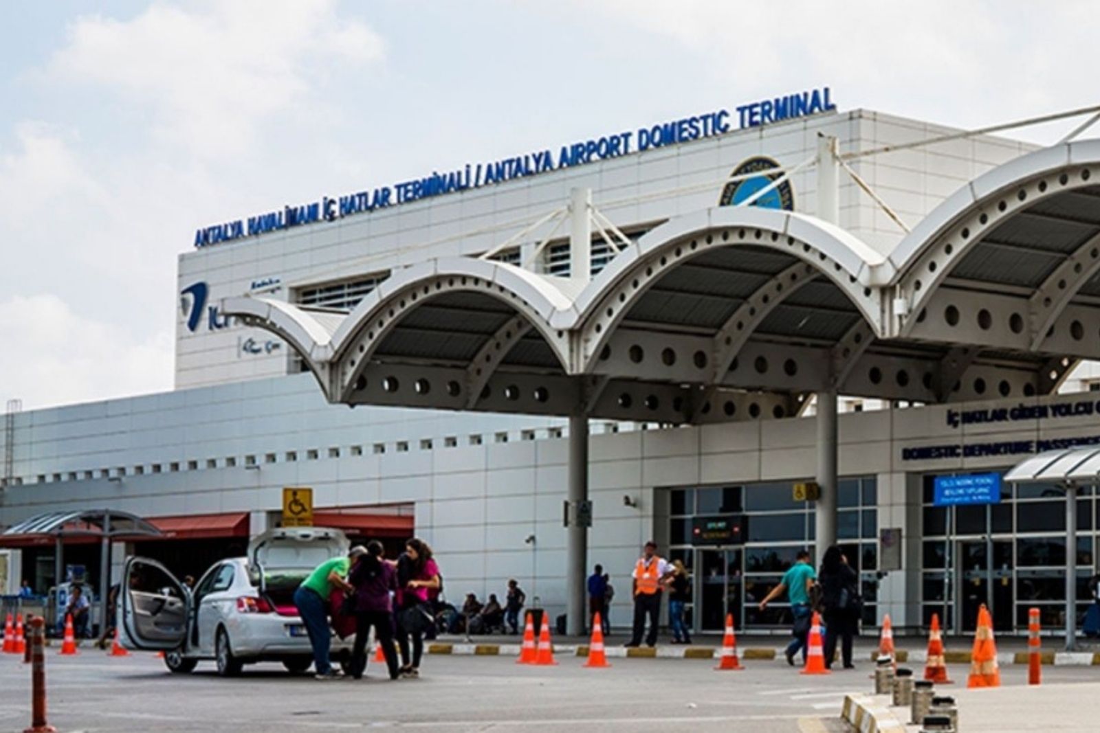 Antalya Havalimanı'nda karşılama kaosu bitiyor: Yeni dönem başladı