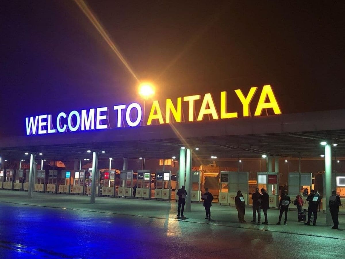 Turizmin nabzı Antalya Havalimanı'nda atıyor