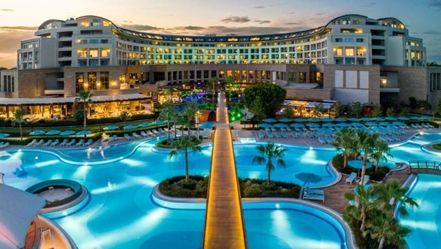 Antalya'nın ısıtmalı havuzlu otellerine Kasım'da yoğun talep!