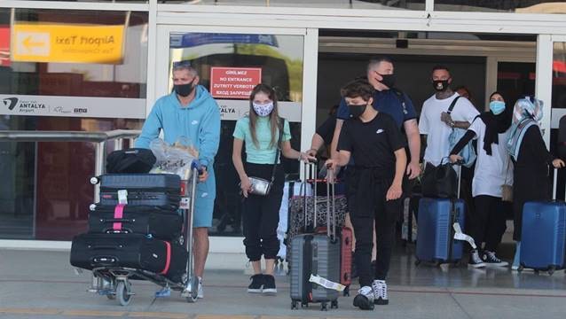 Antalya o ülkeden 300 bin turist bekliyordu ama...