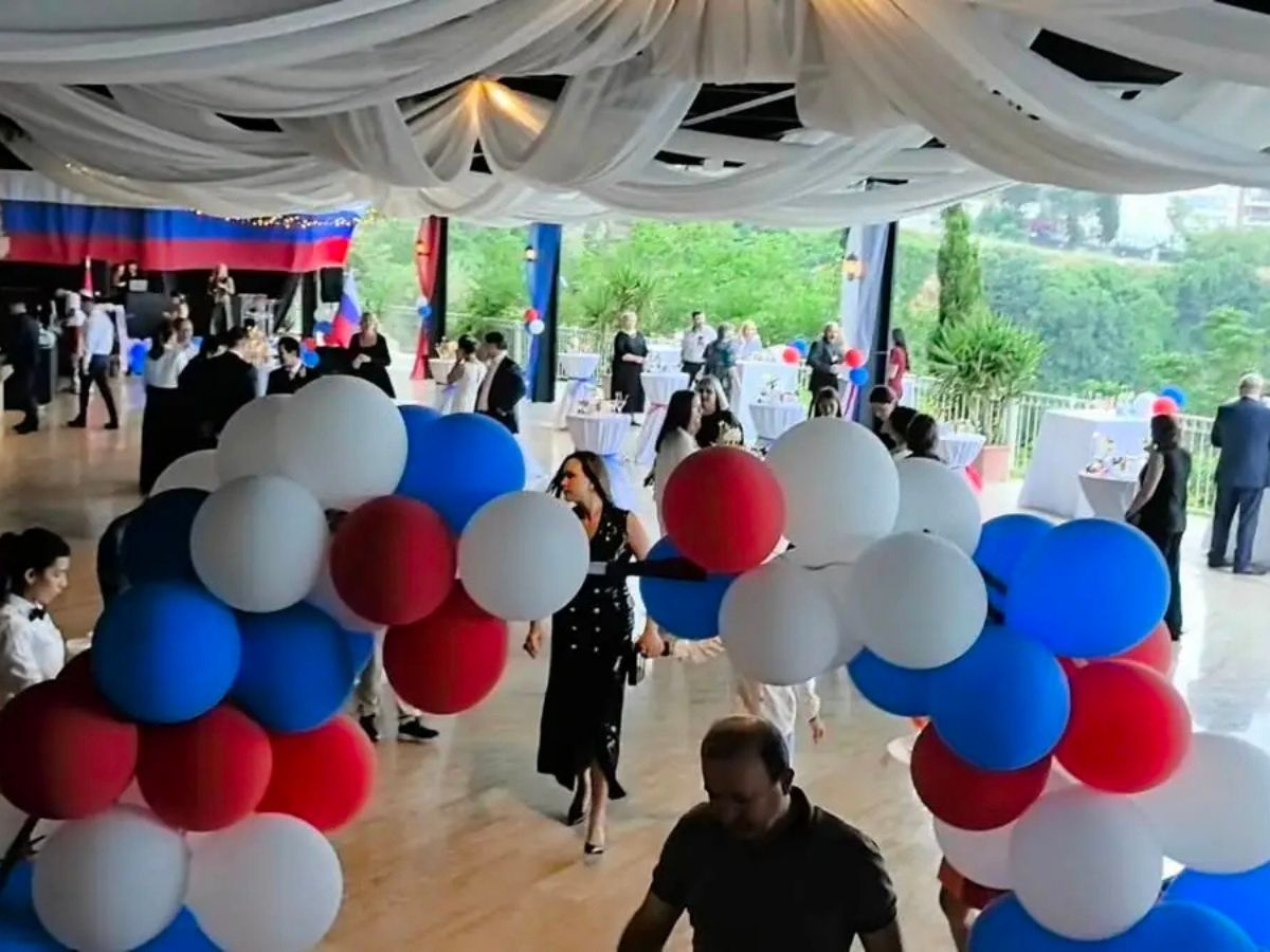 Rusya Günü Antalya’da kutlandı: Balalayka sesleri geceye damga vurdu