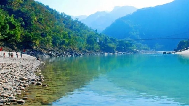 Aralarında Türk turistler de var... Mağaraya sığındılar