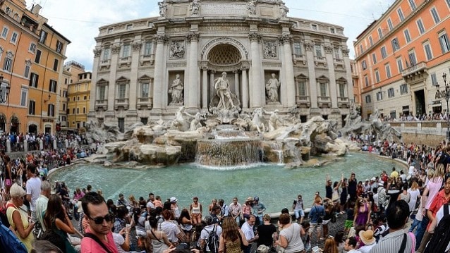 Aşı olmayanlar otellere giremeyecek