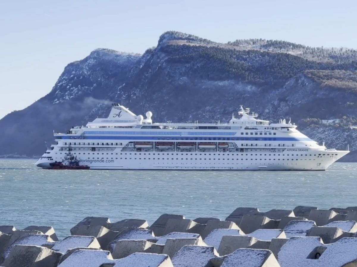 Dev kruvaziyer Amasra’da fırtınaya yakalandı, rotayı İstanbul’a çevirdi