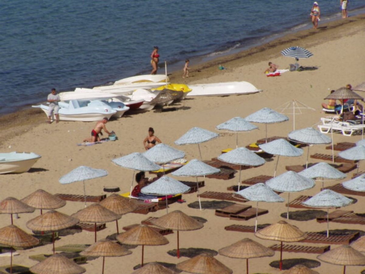 Ayvalık'ta turizm sezonu havlumu nereye sereceğim isyanı ile başladı