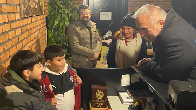 Bakan Ersoy otellerini depremzedelere açtı