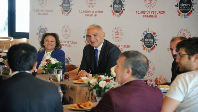 Bakan Ersoy: Rus turistlerin nakit sorunu yok!