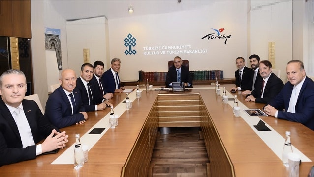 Bakan Ersoy, sektördeki ilk resmi görüşmesini TÜRSAB'la yaptı