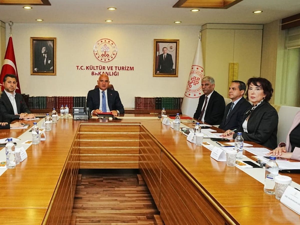 Bakan Mehmet Nuri Ersoy turizmde dikkat çeken sürece imza attı