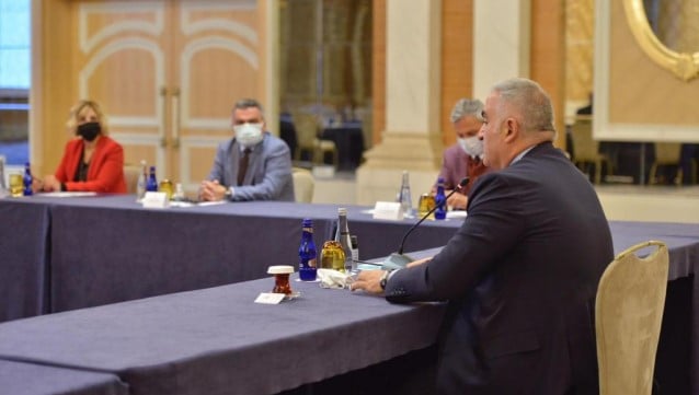 Bakan Ersoy ve TÜRSAB Başkanı Bağlıkaya TGA toplantısında bir araya geldi