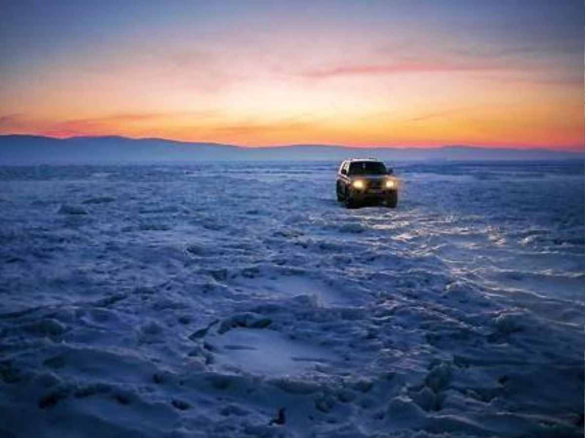 Baykal Gölü’nde facia: Turistleri taşıyan araç battı