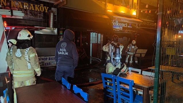 Beyoğlu'nda korkutan otel yangını!