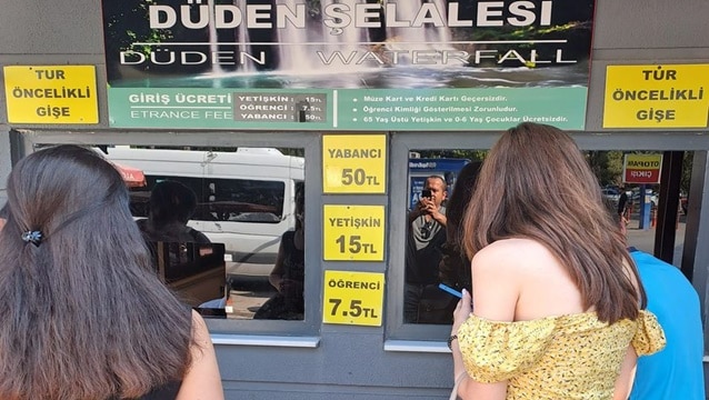 Tabelayı gören turist Düden'i ziyaretten vazgeçti