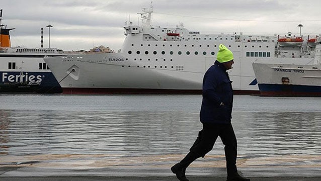 Binlerce turist Yunan adalarında mahsur kaldı