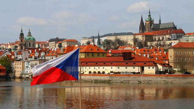 Bir AB ülkesi daha Rusların ülkeye girişini yasakladı