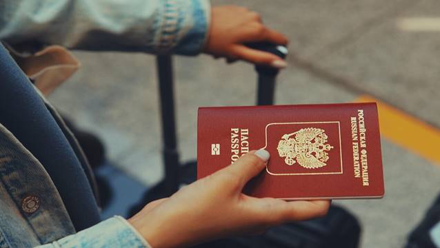 Rus turistlerin ülkeye girişini yasakladı