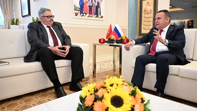 Böcek: Antalya'da konut satın alan 90 bin Rus vatandaşı var