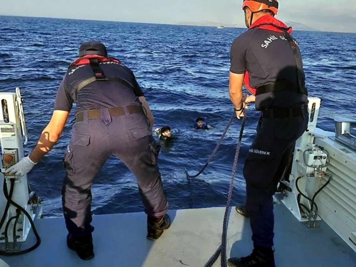 Bodrum açıklarında denizde fark edilen kişi ekipleri harekete geçirdi
