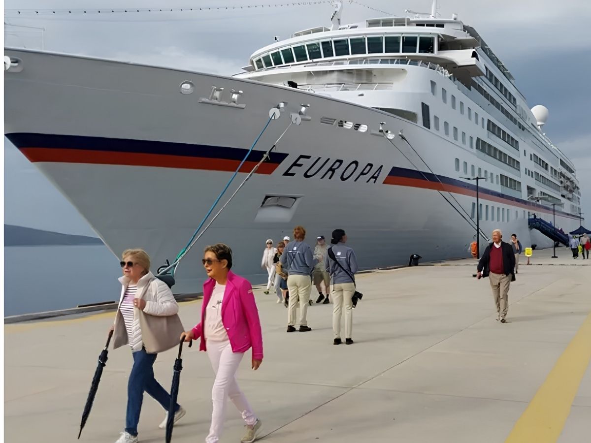 Kruvaziyer sezonu hızlı başladı: 198 metrelik gemi Bodrum Limanı’na ulaştı