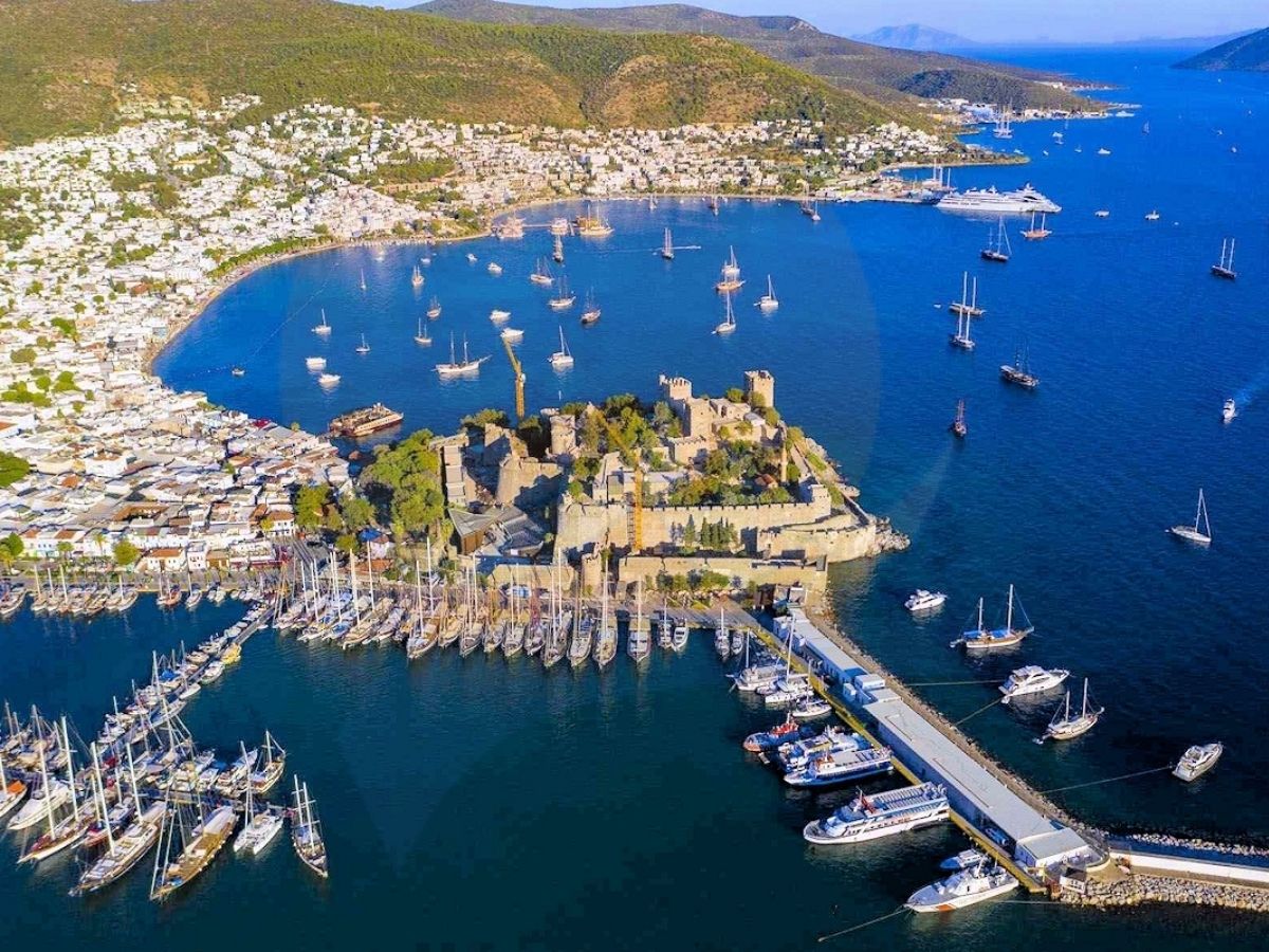 Bodrum'daki özel yat yoğunluğu turizmi olumsuz etkilemeye başladı