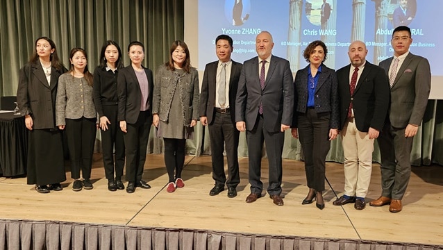 Çinli turizmciler Antalyalı otelcilerle buluştu