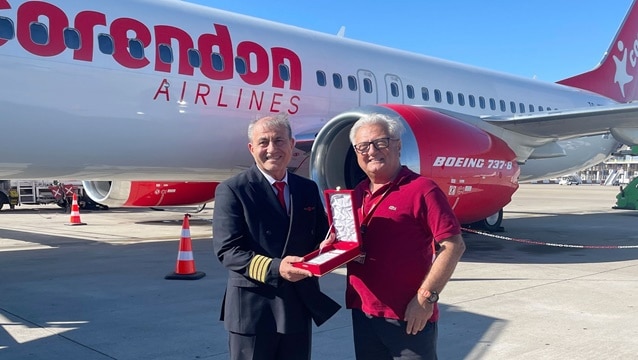 Corendon Airlines'in emektar kaptanı Zeki Bıyık emekli oldu