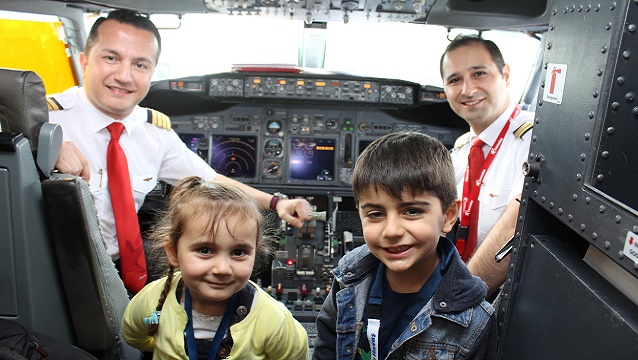 Corendon geleceğin havacılarını ağırladı