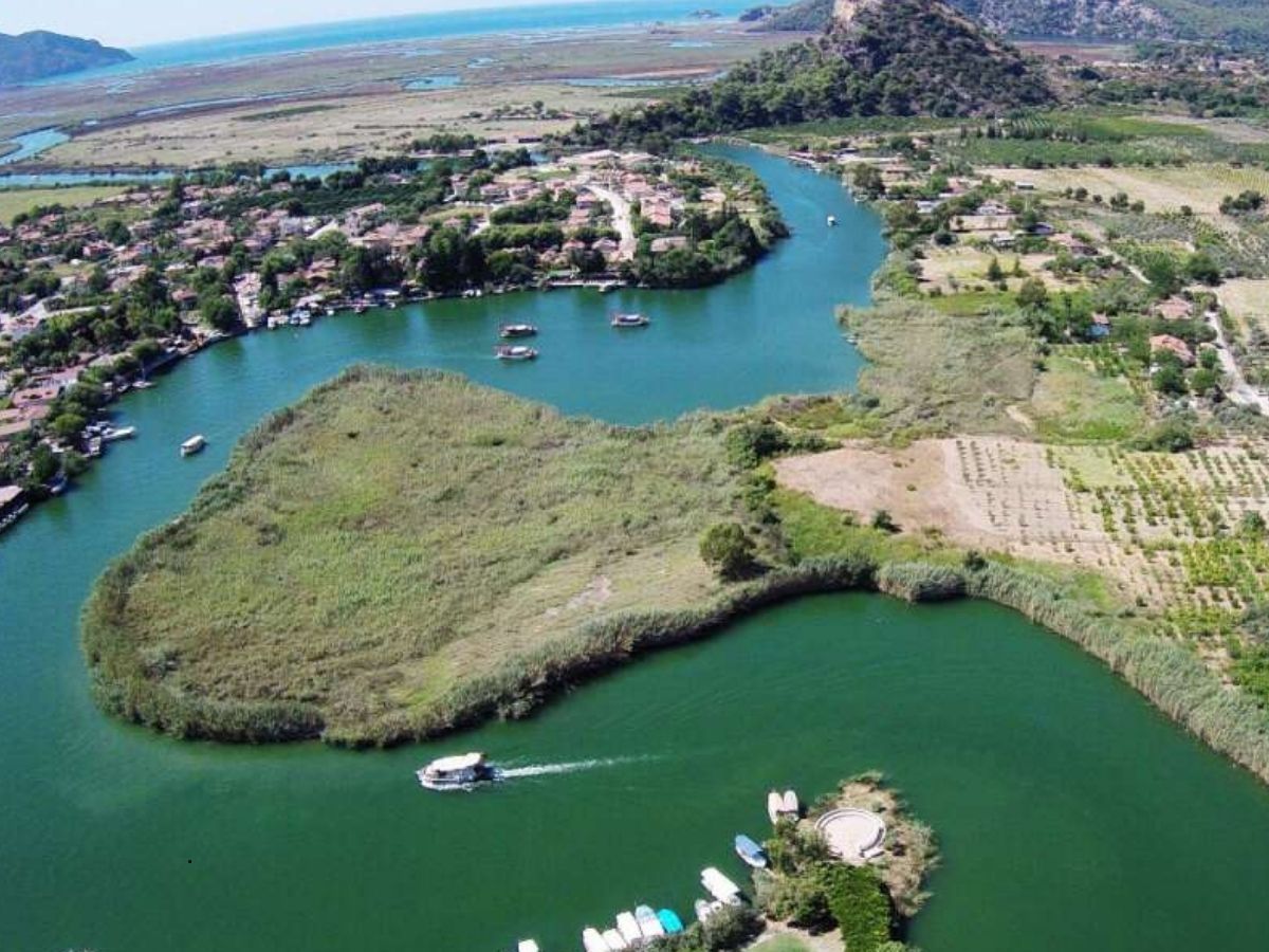 Dalyan kanalı sessizliğe bürünüyor: Teknelerde yeni dönem başlıyor