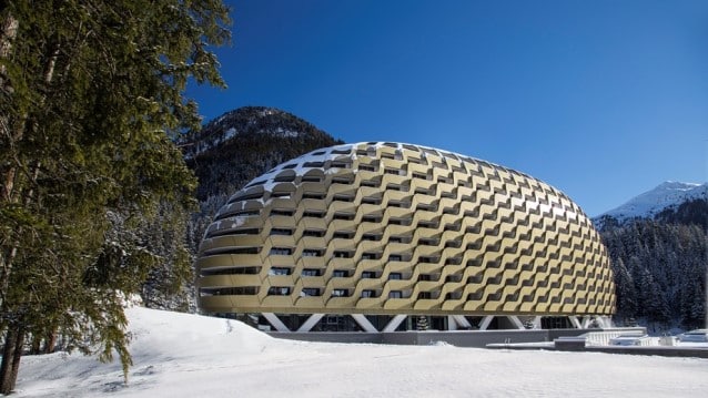 Davos'un ünlü oteli de korona kurbanı!