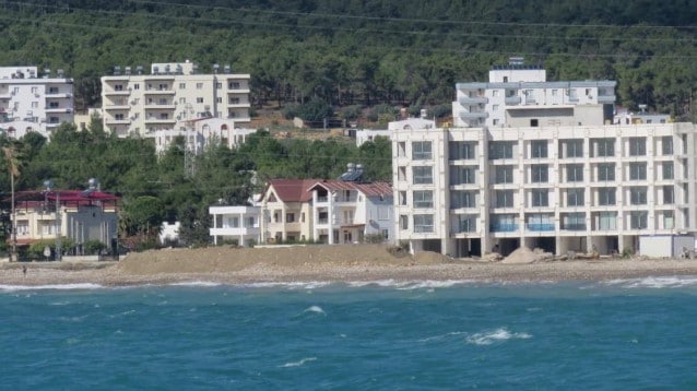 Denizin dibinde 'Pes' dedirten otel inşaatı!