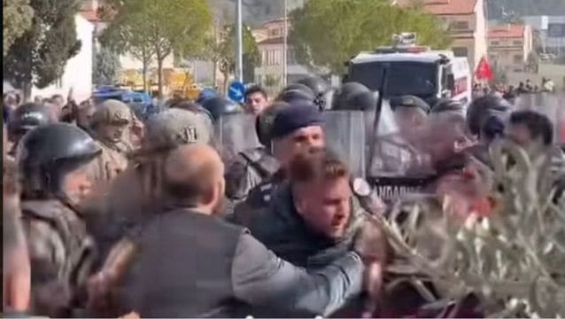 Denizli'de mühürlemeye karşı çıkan otel sahiplerine biber gazlı müdahale