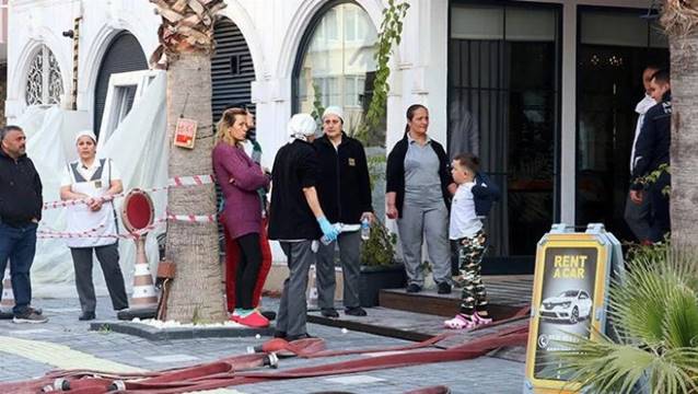 Depremzedelerin kaldığı otelde yangın paniği!