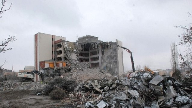 Didim'de oteller yıkılıp yazlık konuta dönüştürülüyor