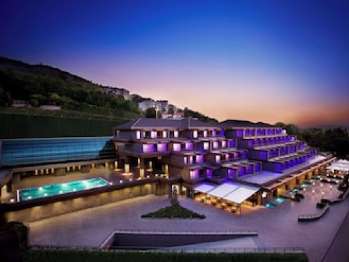 Satışa çıkan ünlü otel için fiyat bir kez daha değişti